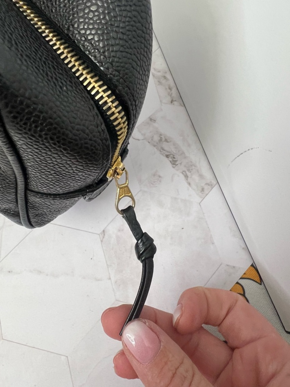 CHANEL Black Caviar Leather Cosmetic Case with Embossed CC - Picture 5 of 7